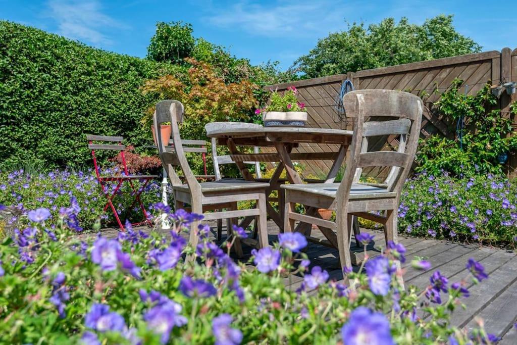 Вилла Gezellig Huisje Met Leuke Tuin Де-Хаан Экстерьер фото